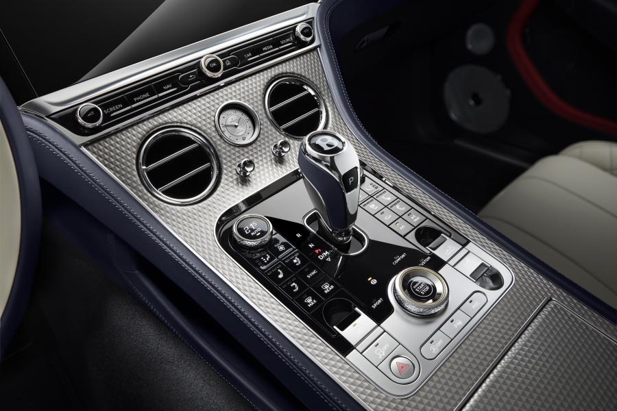 Детали интерьера Bentley Continental GT Mulliner Convertible 2020 года  (фото 4 из 21)